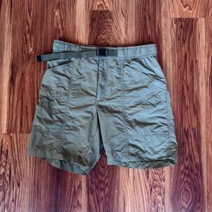 Uniqlo Olive Green Cargo Military Nylon Shorts (Size M)